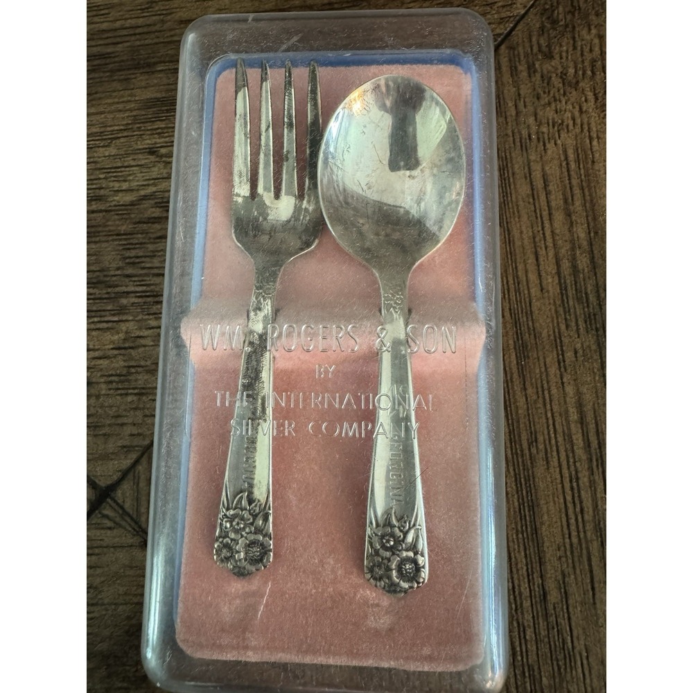 1847 Rogers Bros.‎ Remembrance Silverplate Serving Spoons W Original Display Box